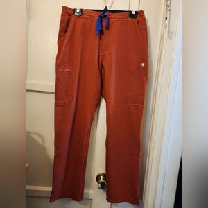 Figs women's skinny petite pants in Auburn size Medium